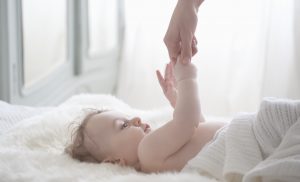 Massagem Shantala fortalece vínculos e traz benefícios aos bebês